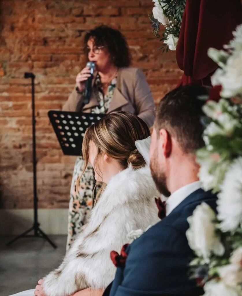 Elle et Manue en train d'officier une cérémonie laïque